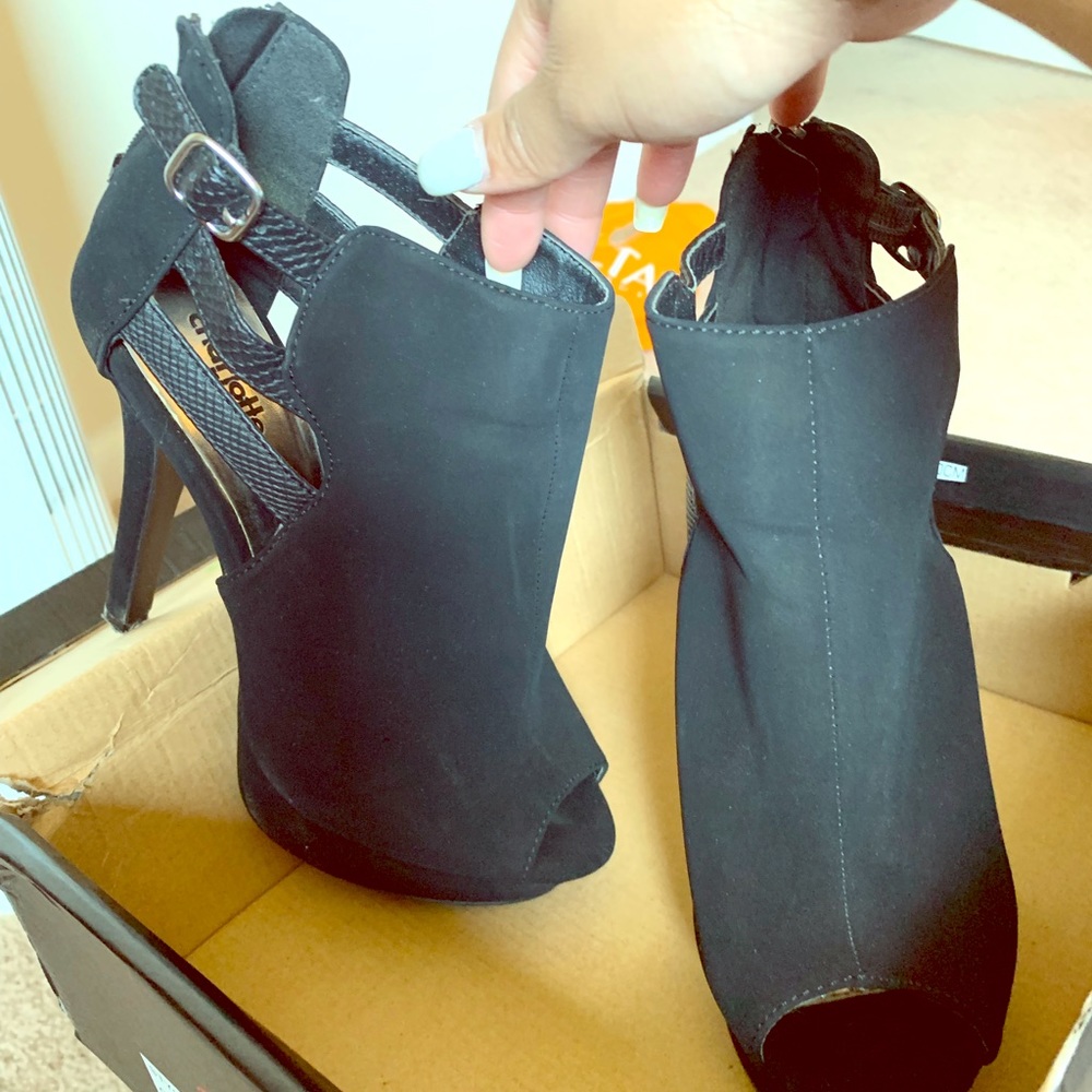 Black high heels. Super comfortable skinny heel